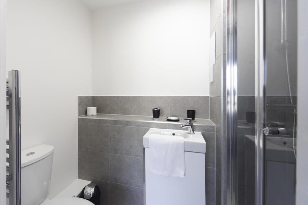 Modern And Bright 2 Bed Apartment In Ashford Άσφορντ Εξωτερικό φωτογραφία